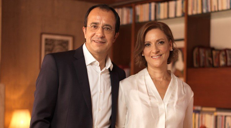 Φιλίππα Καρσερά Χριστοδουλίδη: To κομψό σύνολο που επέλεξε για την κάλπη - Ξεχώρισε για το στυλ της