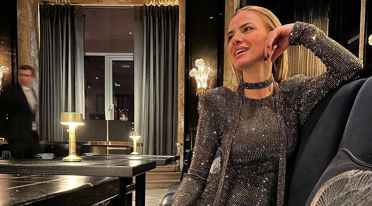 Έφη Παπαϊωάννου: Περπατούσε στο Παρίσι και σωριάστηκε στο έδαφος - Η επική τούμπα της [βίντεο]