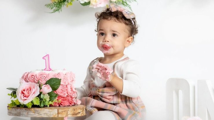 H κόρη ζευγαριού της κυπριακής showbiz έγινε ενός έτους και η φωτογράφηση της μας "έλιωσε"