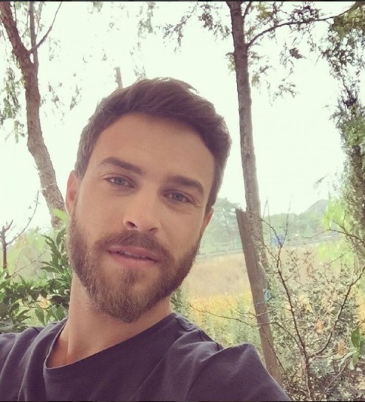 Δεν θα πιστεύετε πόσο χρονών είναι ο Στέφανος Μιχαήλ