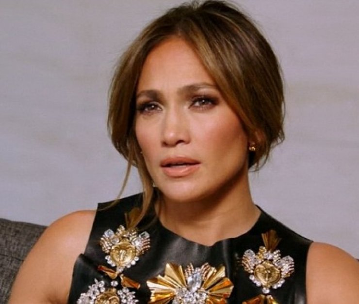 Θα τρίβετε τα μάτια σας: H JLo αποκάλυψε μια «ντροπιαστική» φωτό της από το παρελθόν!