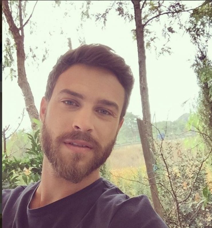 Για πρώτη φόρα: Η φωτογραφία του Στέφανου Μιχαήλ με ξανθιά καλλονή στα social media