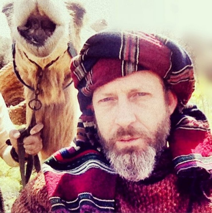 Σοφοκλής Κασκαούνιας: Στο πάρκο με τις καμήλες!