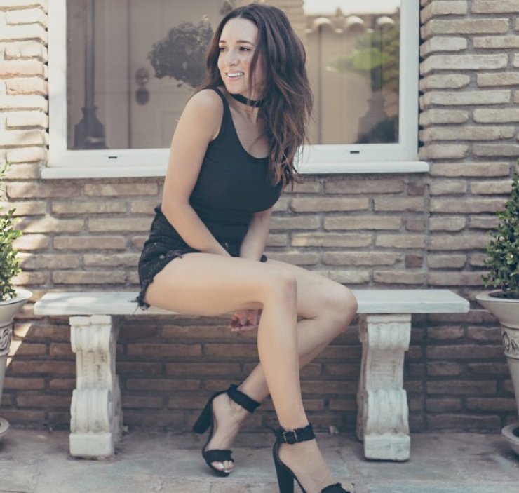 Ανανεωμένη η Καλομοίρα μας έδειξε το νέο χρώμα και κόψιμο στα μαλλιά της