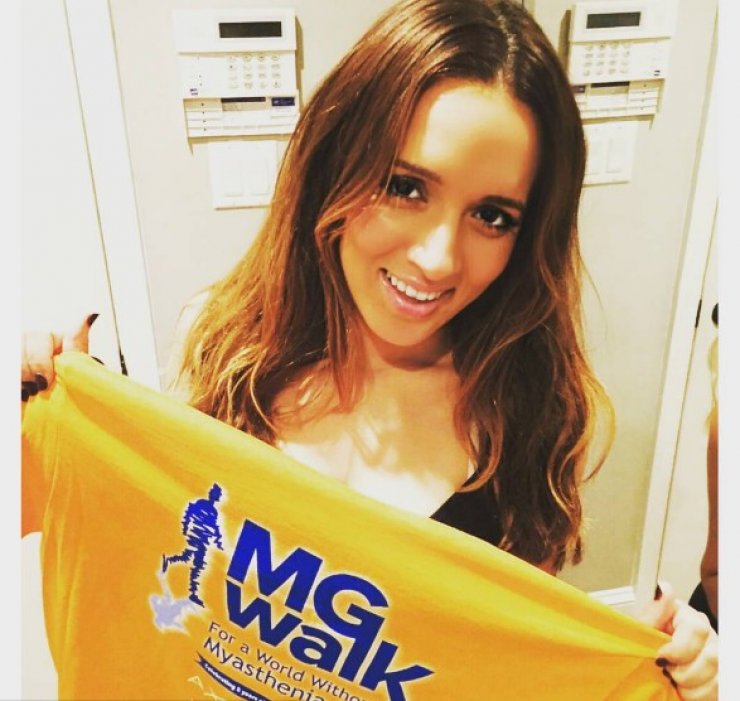 Δείτε την κόρη της Καλομοίρας στην αγκαλιά της μαμάς της! 