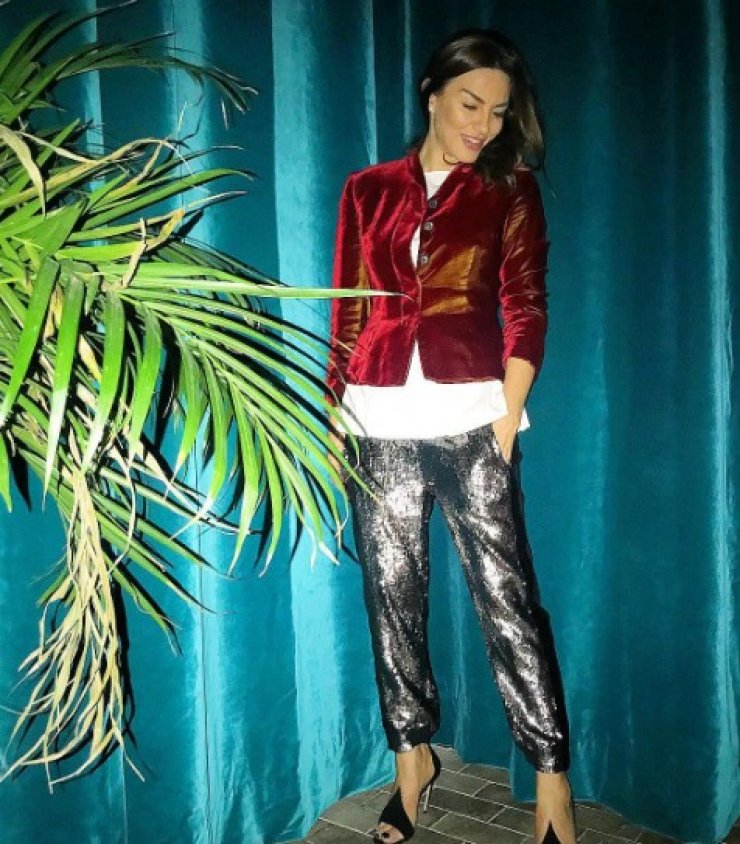 Ramona Filip: Δείτε την στο κρεβάτι να μας καληνυχτίζει