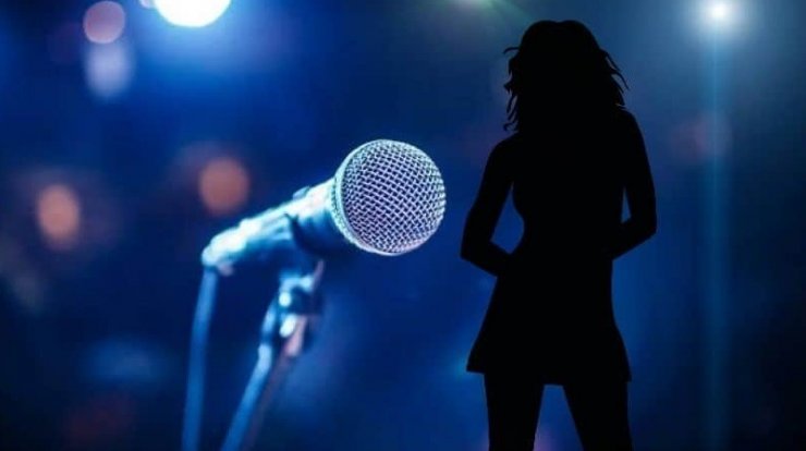 Ελληνίδα τραγουδίστρια: Δίνει μάχη για τη ζωή της - Στο νοσοκομείο με σοβαρά εγκαύματα [εικόνες]