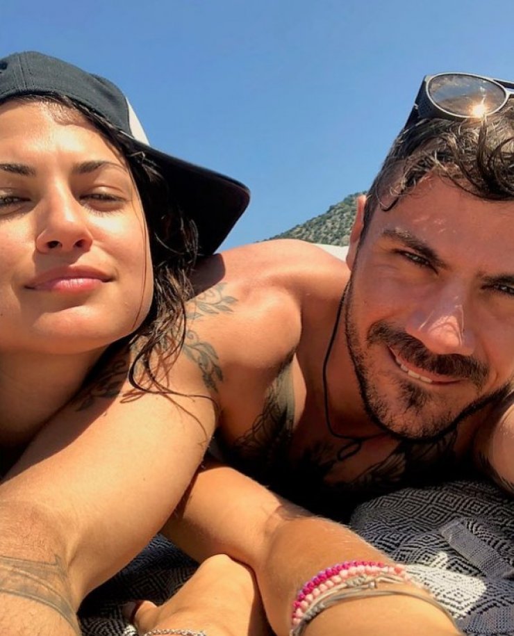 Άκης Πετρετζίκης: Η νέα εξόρμηση με τη σύντροφό του και ο έρωτάς τους που δεν κρύβεται!