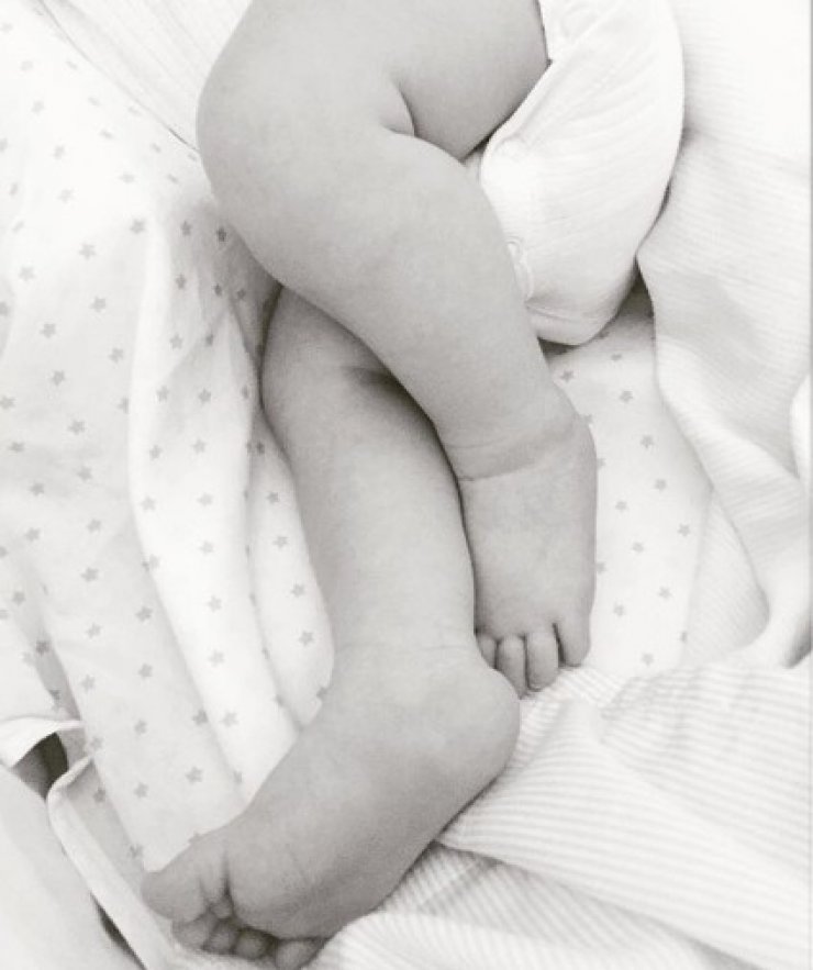 Ελληνίδα παρουσιάστρια ανέβασε φωτογραφία της κορούλας της