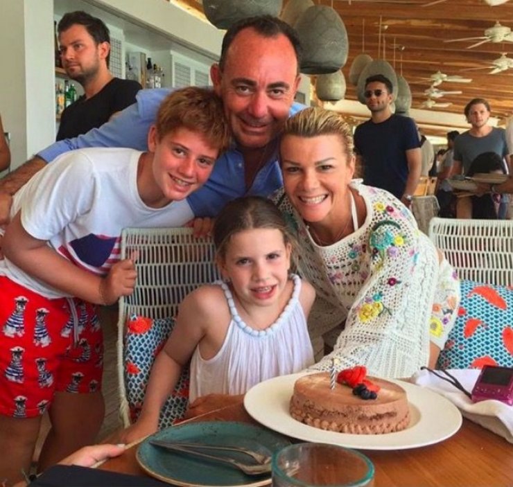 Έλσα Αναστασιάδη: Όταν ο γιoς της Άντης και η κόρη της Νικόλ συνάντησαν την Δέσποινα Βανδή