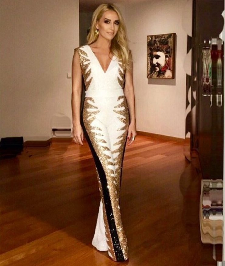 Έλβα Μιχαηλίδου: Σε ποιον αφιέρωσε η single Κύπρια socialite το τραγούδια "Για κάποιο λόγο γίναν όλα";