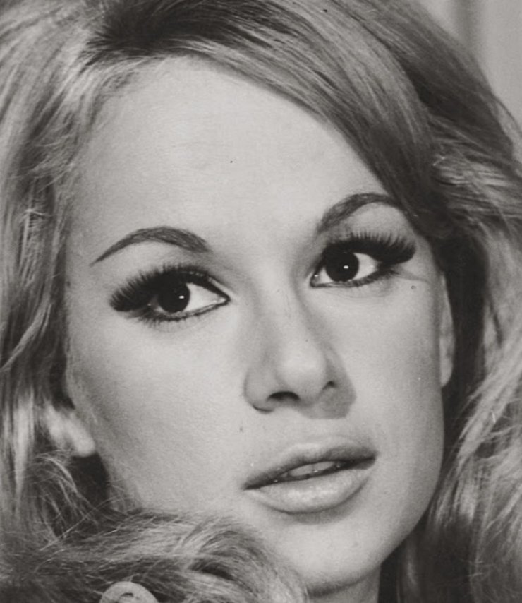 Απίστευτο: Μάθετε το μισθό που έπαιρνε η Αλίκη Βουγιουκλάκη