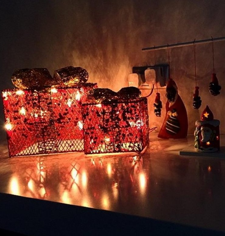 Η φρεσκοχωρισμένη Κύπρια στόλισε χριστουγεννιάτικα το σπίτι με τη μητέρα της