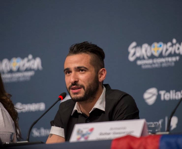 Ηλίας Κόζας: Ξεχάστε αυτό το look του τραγουδιστή του συγκροτήματος Koza Mostra