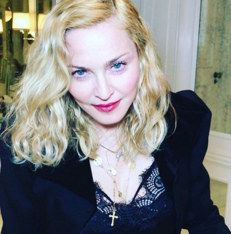 Η πρώτη φωτογραφία της Madonna με τα δίδυμα που υιοθέτησε