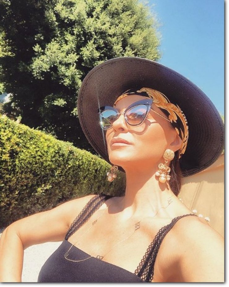 Ramona Filip: Αυτό είναι το stylish item που δεν αποχωρίζεται στις καλοκαιρινές της διακοπές