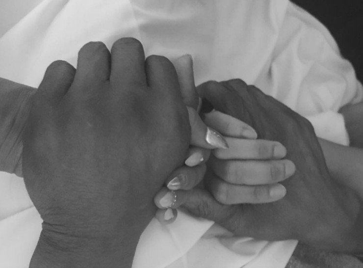 Θρήνος για γνωστή τραγουδίστρια! Πως αποχαιρέτησε τον άνθρωπό της