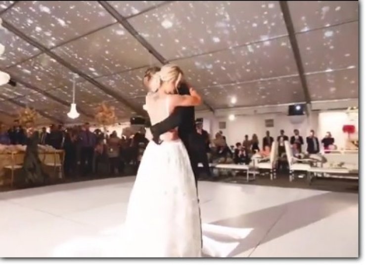 Ο λαμπερός γάμος γνωστής ηθοποιού και το εντυπωσιακό νυφικό που επέλεξε!