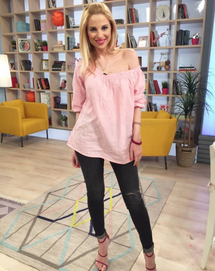 Χριστιάνα Αριστοτέλους: Κάνει πρόβα γάμου on camera με τα τραγούδια του γάμου και το Λούη Πατσαλίδη να της χορεύει