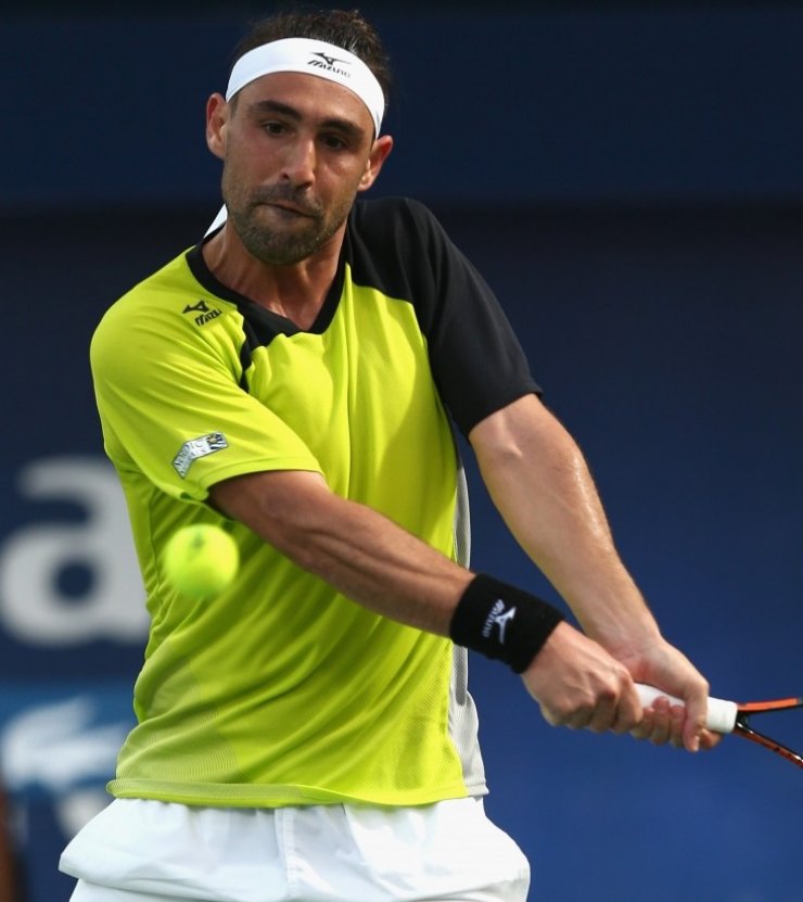 Απίστευτο! Δείτε το Μάρκο Παγδατή με βαμμένα νύχια!