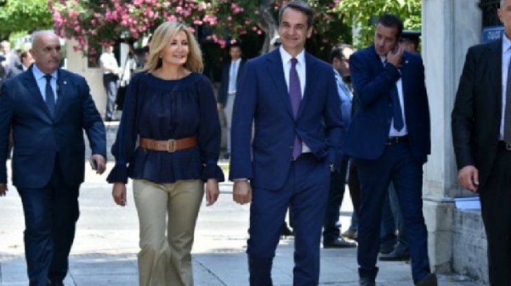 Το smart casual look της πρώτης Κυρίας της Ελλάδας στην ορκωμοσία του συζύγου της