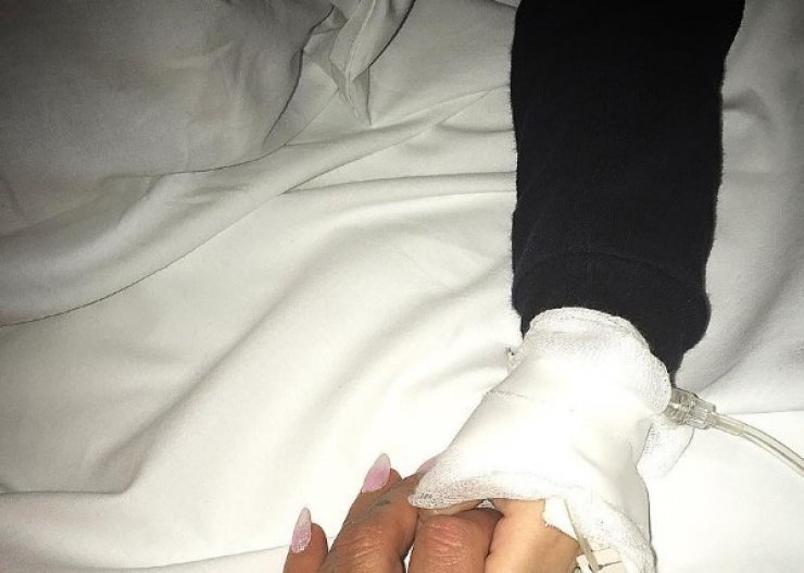 Δύσκολες ώρες για Ελληνίδα τραγουδίστρια