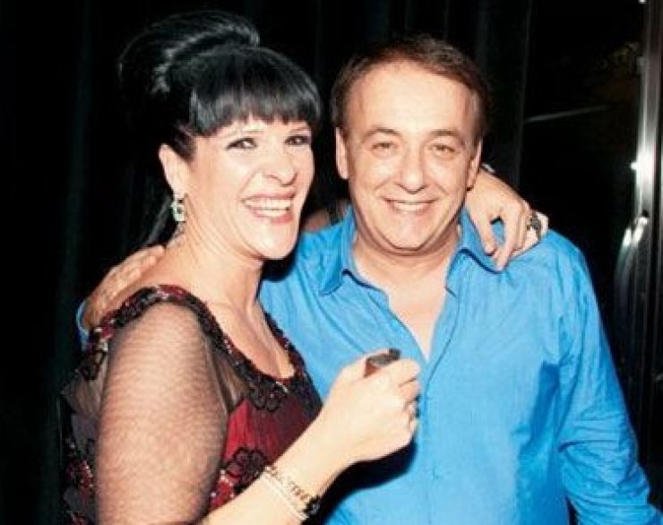 Σοφία Βόσσου: "Ντύθηκα γριά για να παρακολουθήσω τον Μικρούτσικο"