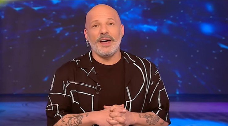 Ο Νίκος Μουτσινάς διέκοψε την εκπομπή μου: "Ο πόνος στο στομάχι είναι αδιανόητος."