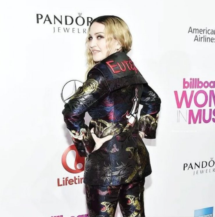 Τιμά την Ελλάδα η Madonna στην πιο σημαντική για εκείνη βραδιά