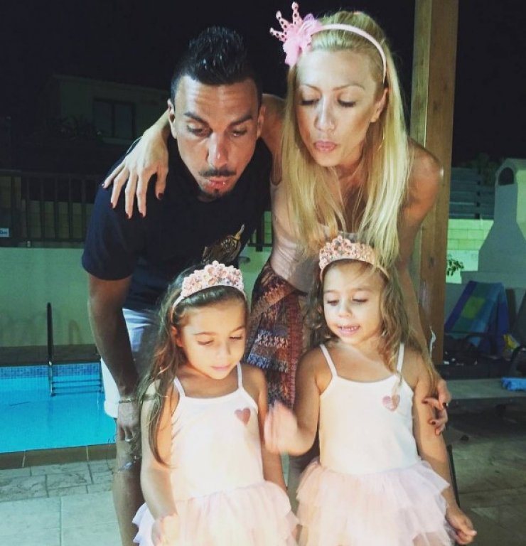 Κωνσταντίνος & Στέλλα Χαραλαμπίδη: Δείτε το εντυπωσιακό σαλόνι του σπιτιού τους [βίντεο]