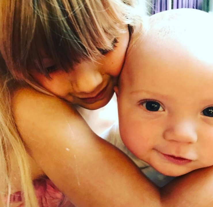 Απλά λιώσαμε! Τα παιδιά της τραγουδίστριας είναι απλά υπέροχα!