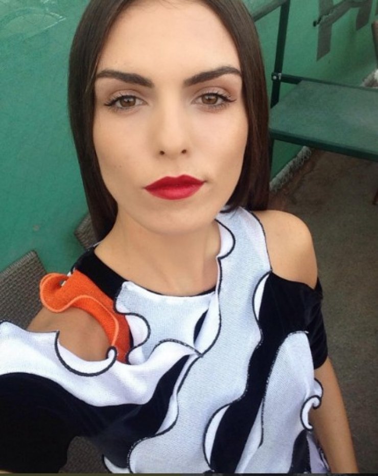 Κρίστη Αγαπίου: Δείτε την να κάνει ηλιοθεραπεία Δεκέμβριο μήνα