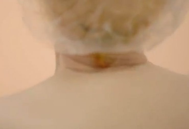 Ποια διάσημη κάνει σπάνια μπάνιο; [βίντεο]