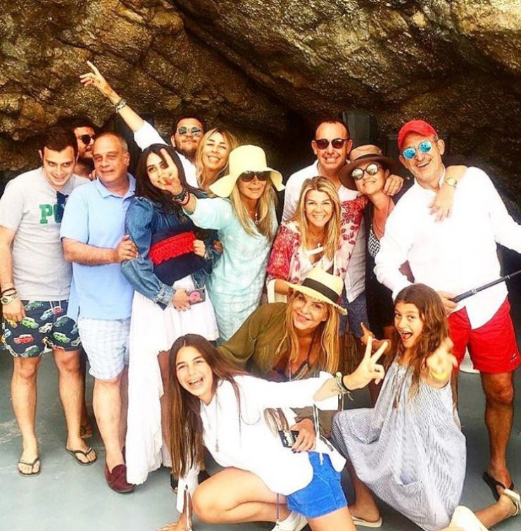 Τερέζα Ηλιάδου- Κάτια Θεοδότου - Μαρία Λεμή: Δείτε τις σε παραλία της Μυκόνου με μαγιό