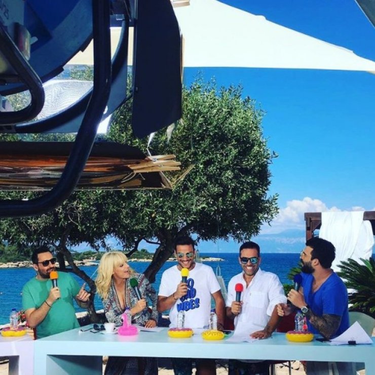 Ουπς: Αποκαλυπτικό ατύχημα στο "Πρωινό". Βγήκε από την πισίνα και τα έδειξε όλα!