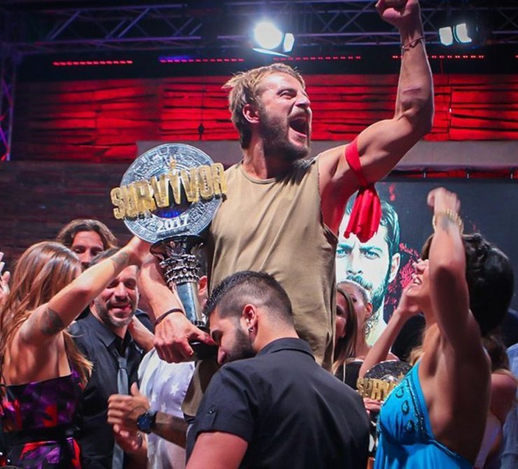 Η φωτογραφία του Ντάνου στα social media αμέσως μετά τη νική του στην αγκαλιά ξανθιάς καλλονής 