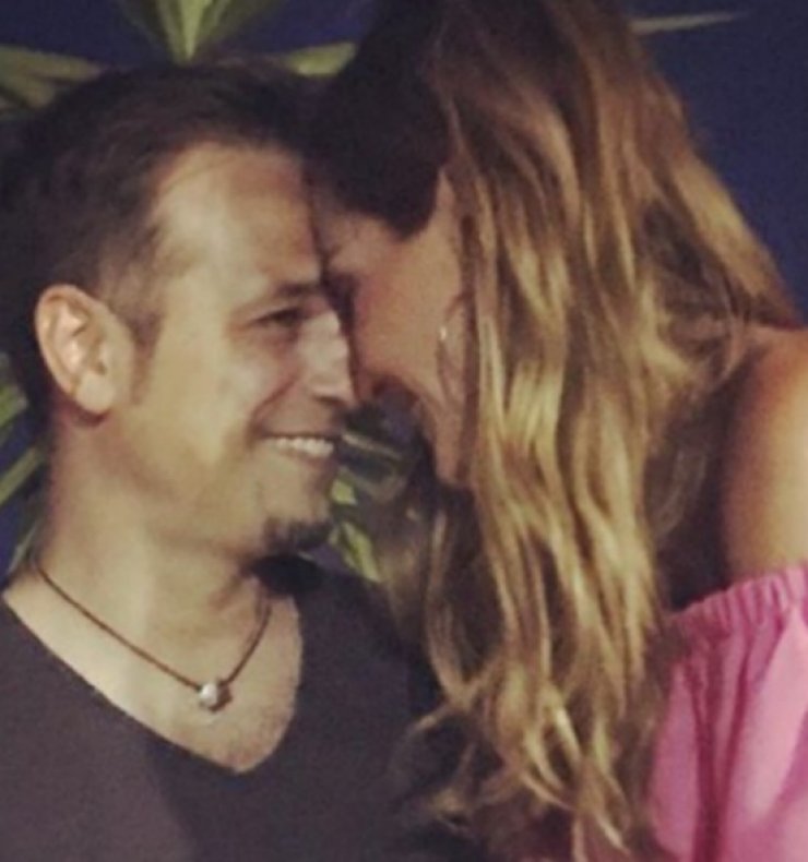 Δύσκολες ώρες για το Ντέμη Νικολαΐδη και τη Δέσποινα Βανδή