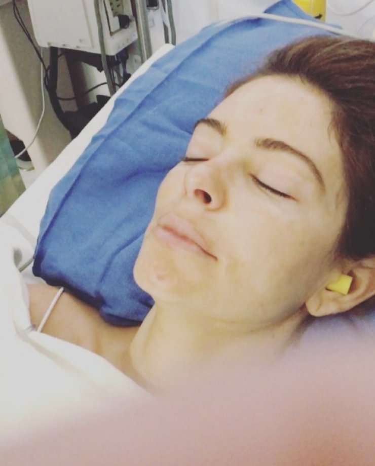 Σοκάρει η Μαρία Μενούνος: Δείτε το βίντεο αμέσως μετά την εγχείρηση αφαίρεσης του όγκου στο εγκέφαλο