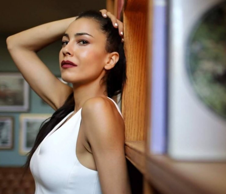 Δείτε τη Βαρβάρα Λάρμου με μαγιό χωρίς ρετούς