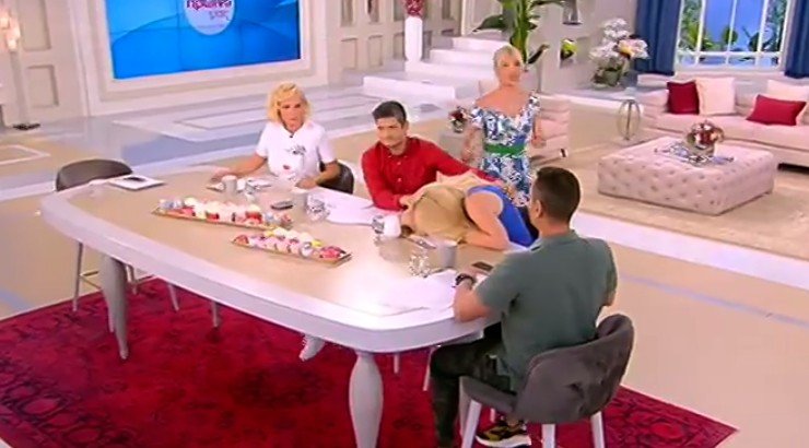 Αφροδίτη Γραμμέλη: Έχασε τις αισθήσεις της on air και προκλήθηκε πανικός [βίντεο]