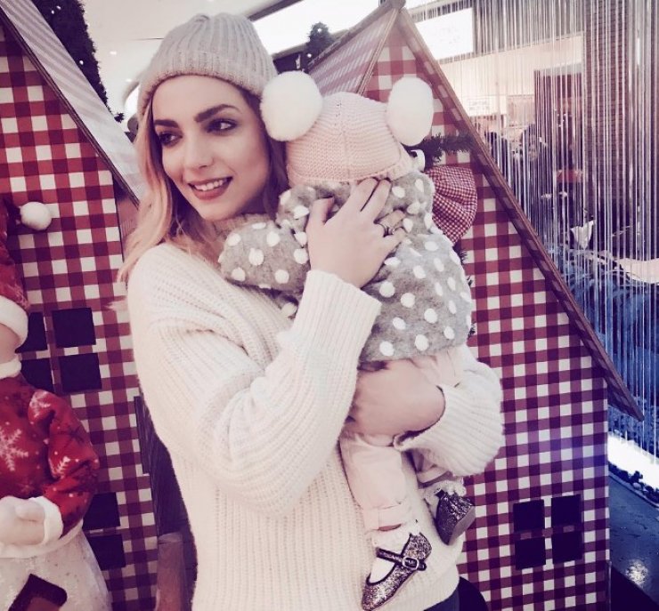 Άντρη Καραντώνη: Δείτε την να κάνει τα ψώνια της μαζί με την μικρή Αργυρώ