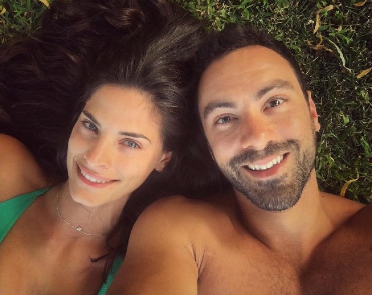 Δείτε το εντυπωσιακό μονόπετρο που χάρισε ο Σάκης Τανιμανίδης στη σύντροφο του Χριστίνα 