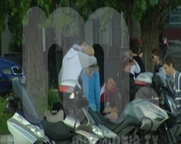 Το «καυτό» φιλί της Έλενας Ράπτη στον Λούκα Γιώρκα