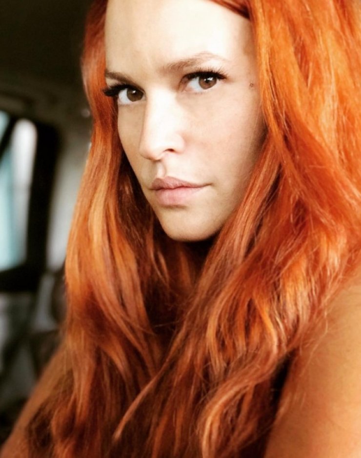 Δείτε τη Σίσσυ Χρηστίδου να ποζάρει στην Κύπρο με ολόσωμο μαγιό χωρίς ρετούς