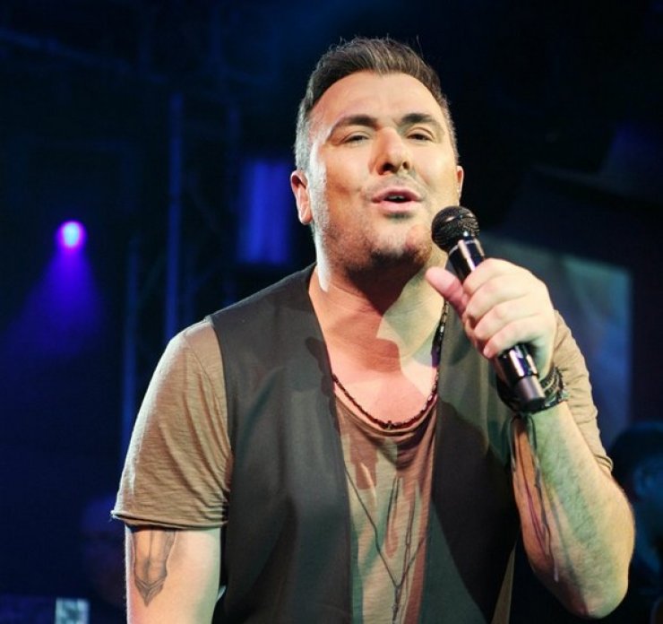 Πόσο στοίχισε το πάρτυ που τραγούδησε ο Ρέμος και το έκλεισε η αστυνομία