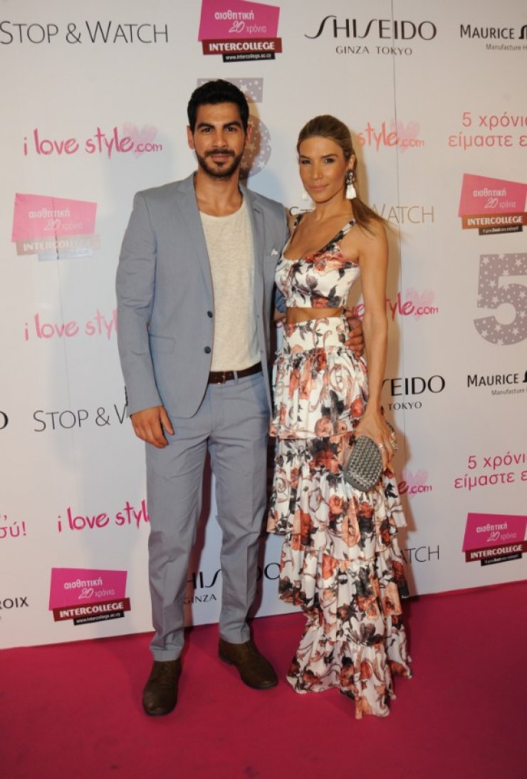 Το νέο video clip του Σταύρου Κωνσταντίνου με τη συμμετοχή της συντρόφου του Έλενας Ανδρέου 