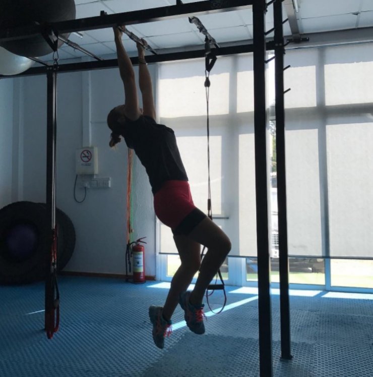 Επώνυμη Κύπρια συνεχίζει να γυμνάζεται και να διατηρείται σε φόρμα και το καλοκαίρι