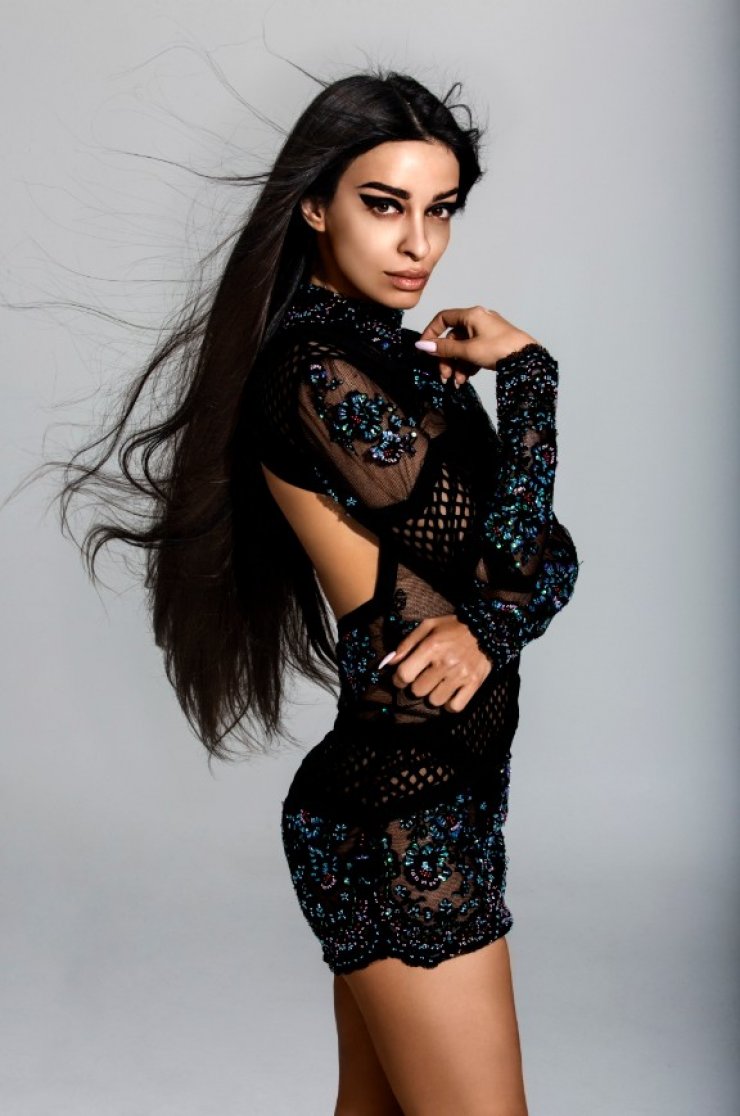 Αυτός είναι ο Κύπριος τραγουδιστής που συνεργάστηκε με την Ελένη Φουρέιρα στο νέο hit "Send For Me"