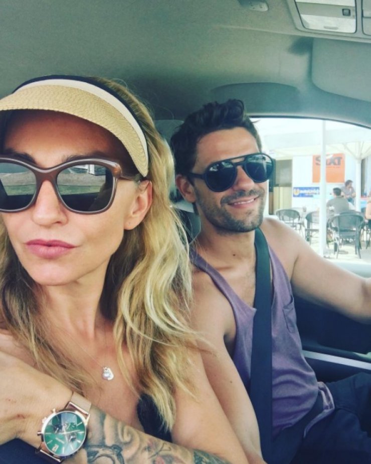 Οι φωτογραφίες των δίδυμων παιδιών του Αποστόλη Τότσικα και της Ρούλας Ρέβη που "έλιωσαν" το instagram