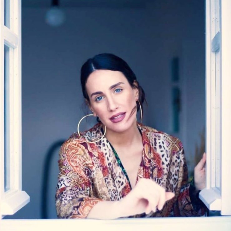 Η Μαλού μας δείχνει για πρώτη φορά την κοιλίτσα της! Δείτε πόσο έχει φουσκώσει